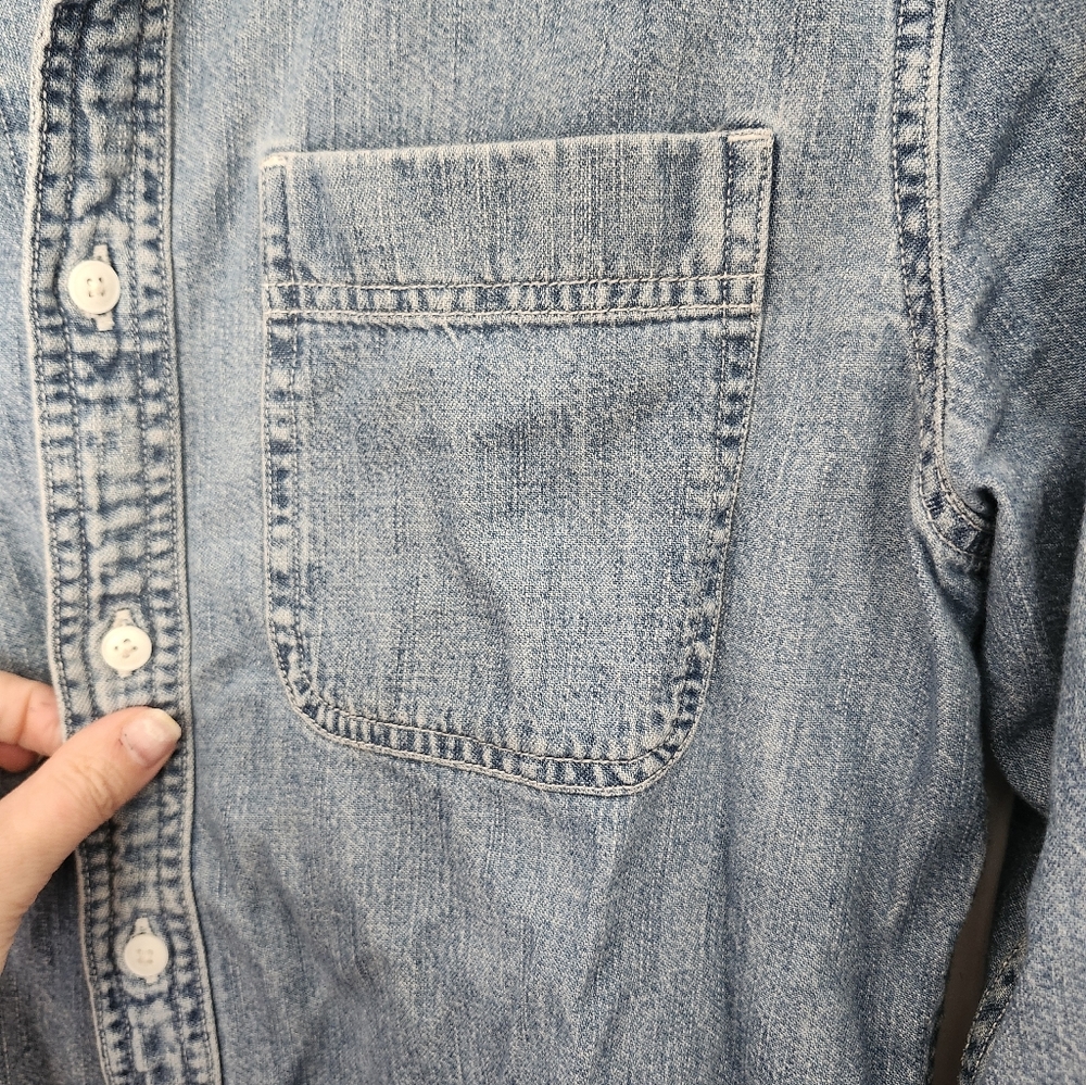 Soft Demin American Eagle Casual Button-Down - Small/Medium - Picture 5 of 10